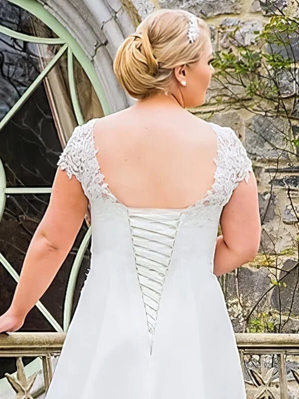 Femme Ronde en Robe de Mariée - Détail du tissu