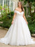 Modèle de Robe de Mariée pour Femme Forte, vue de face, robe de mariée élégante