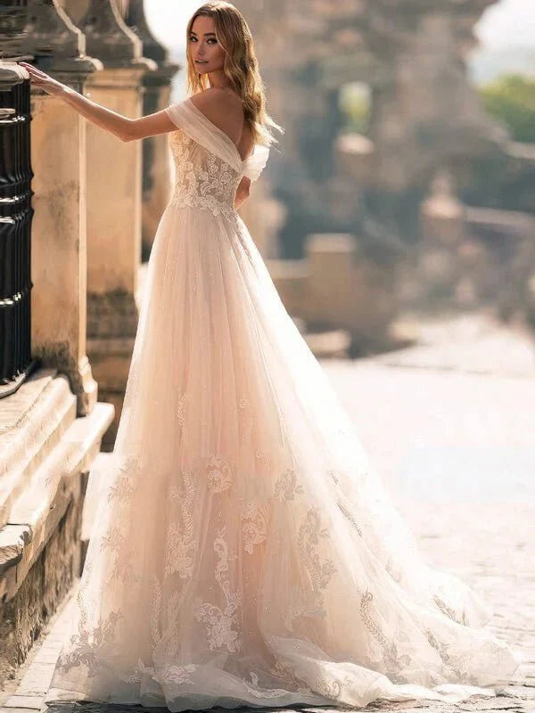 Robe de mariée bohème élégante, vue de dos, détails et finitions