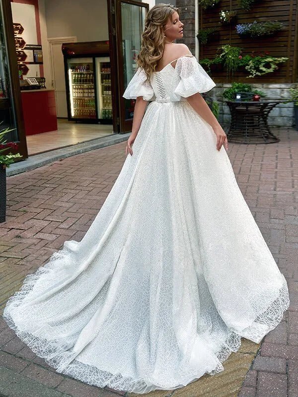 Robe de Mariée Courte pour Femme Ronde et Petite - Vue de côté