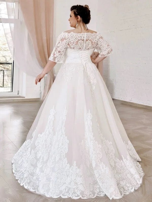 Robe de Mariée Dentelle Femme Ronde - Vue de côté