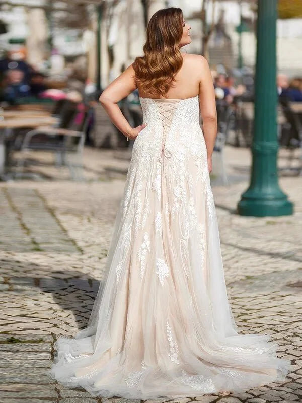 Robe de Mariée Empire Femme Ronde, vue de profil, silhouette et tombé du tissu