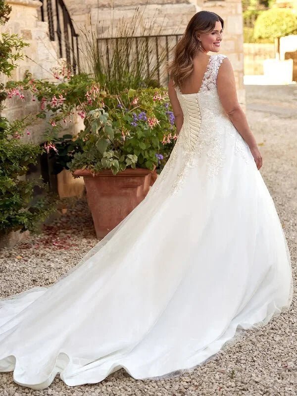 Robe de Mariée Femme Petite et Ronde - Vue de côté
