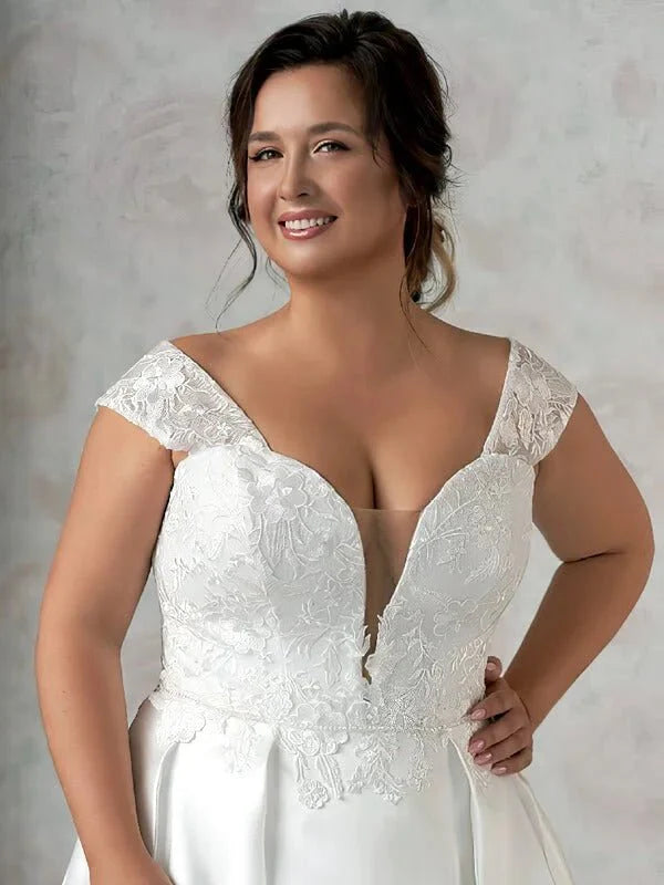 Robe de Mariée Femme Ronde 2018, vue de dos, détails et finitions