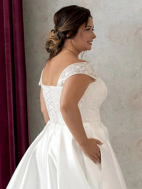 Robe de Mariée Femme Ronde 2018, détail gros plan, broderie et ornements