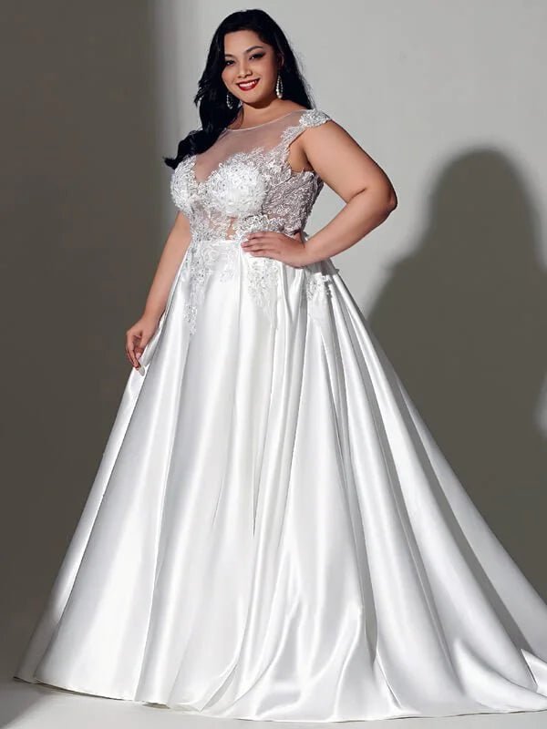 Robe de Mariée Grande Taille Élégance Satinée - Vue de côté