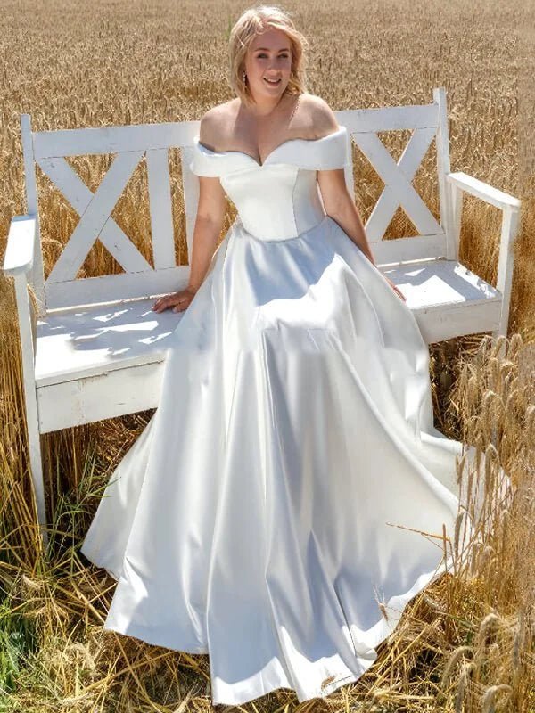 Robe de Mariée Grande Taille Satin, détail gros plan, broderie et ornements
