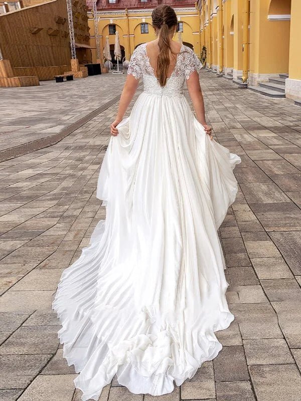 Robe de Mariée Longue Traine Femme Ronde - Vue de côté