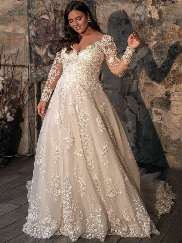 Robe de mariée pour femme ronde, vue de face, robe de mariée élégante