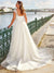 Robe de Mariée pour Femme Ronde de 50 ans, détail gros plan, broderie et ornements