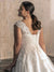 Robe de mariée ronde, vue de profil, silhouette et tombé du tissu