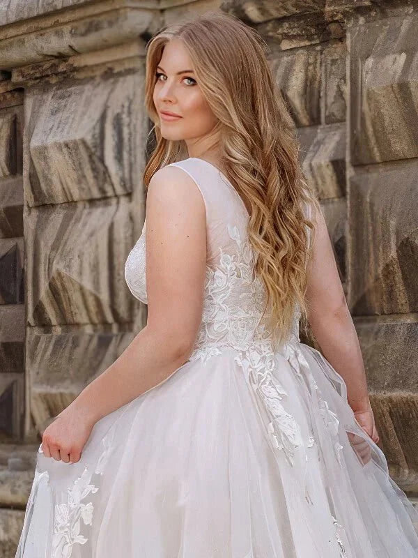 Robe Mariée pour Femme Ronde, détail gros plan, broderie et ornements
