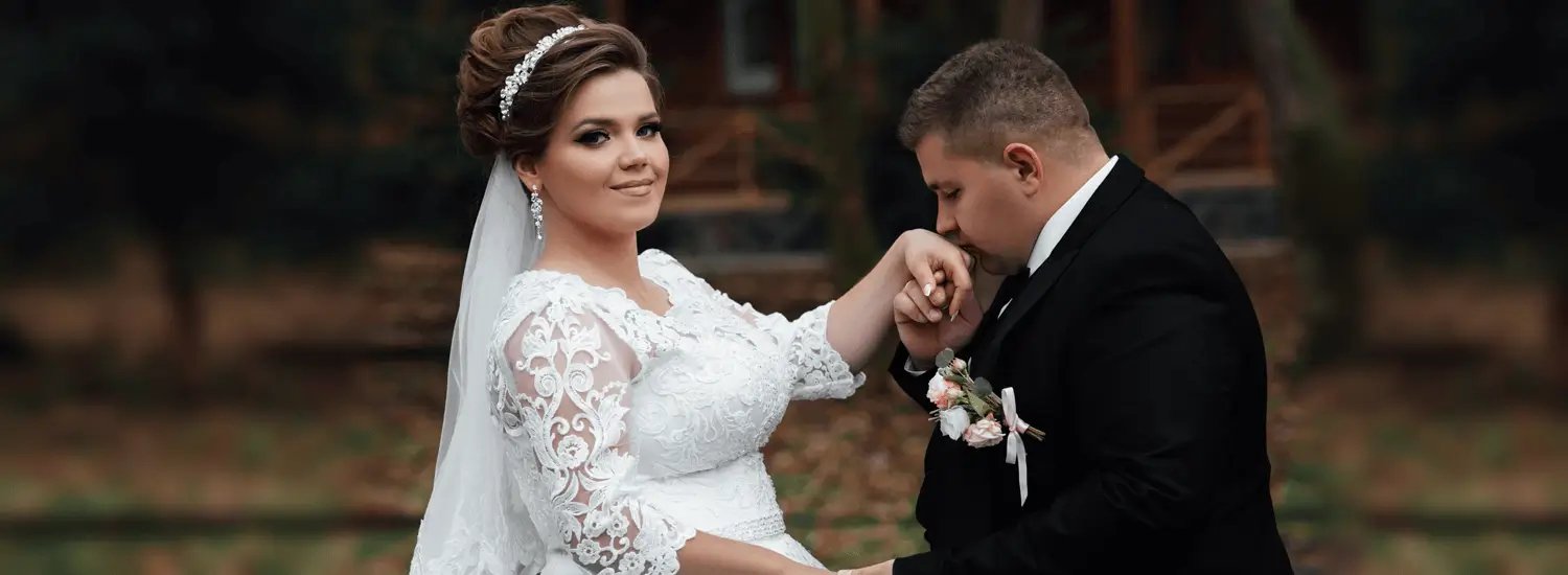 Robes de Mariée Grande Taille | MARIAGE ÉTERNEL