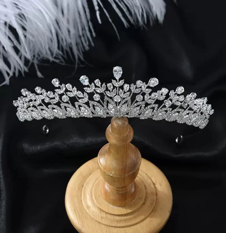 Diadème Mariage Blanche : accessoire de cheveux de mariée