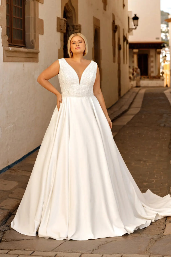 Robe de Mariée en Satin Curvy