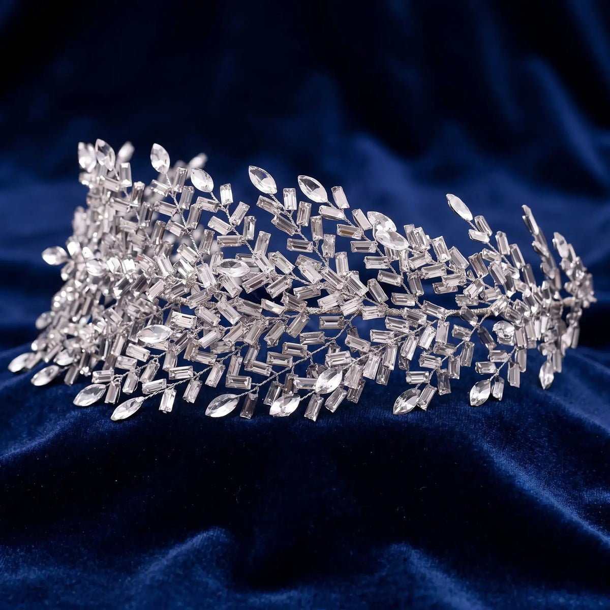 Bijou de cheveux de mariée Philippine en strass et cristaux sur monture souple argentée