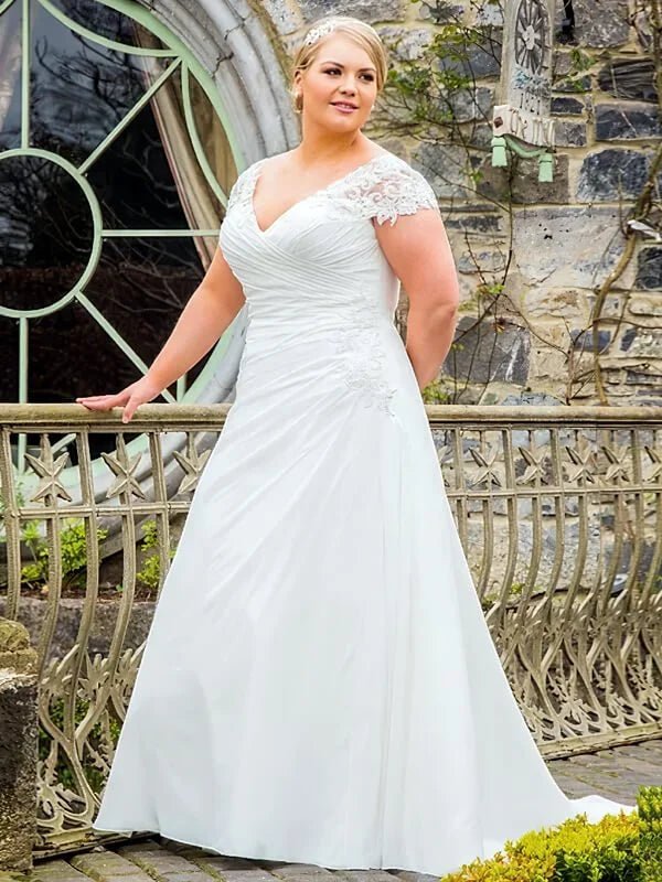 Femme Ronde en Robe de Mariée - Vue principale