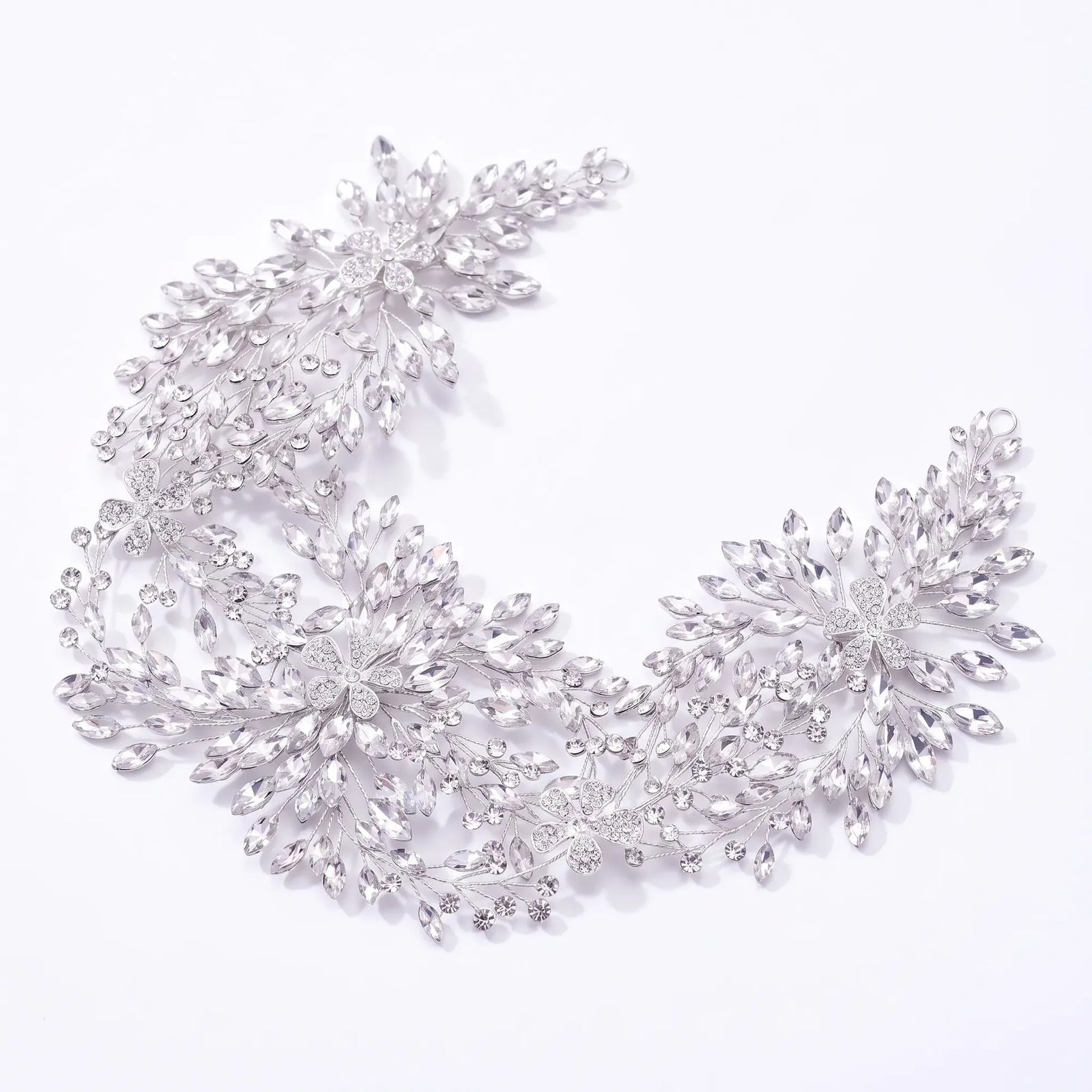 Headband Mariage Margaux sur fond blanc, accessoire cheveux de mariée en cristal