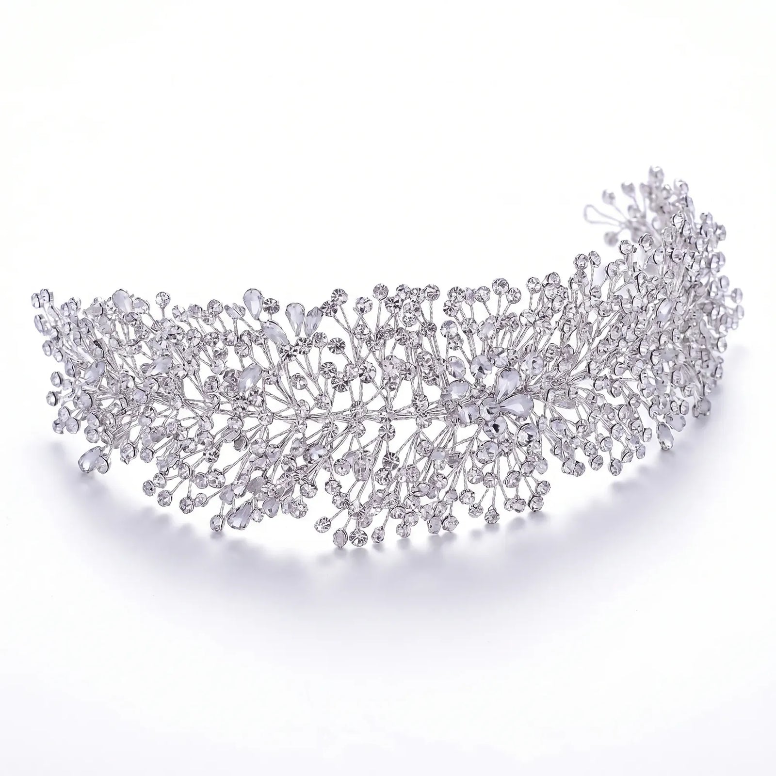 Headband strass Hortense sur fond blanc, accessoire cheveux de mariée en cristal