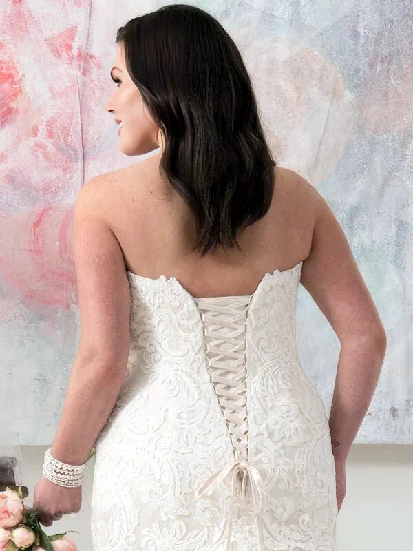 Model de Robe de Mariée pour Femme Ronde, détail gros plan, broderie et ornements