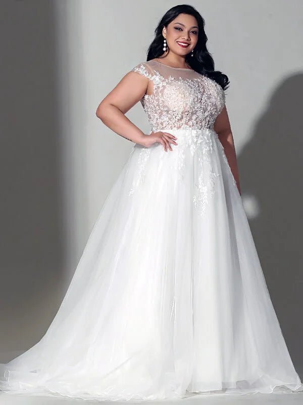 Robe de Mariée Romantique Grande Taille, vue de face, robe de mariée élégante