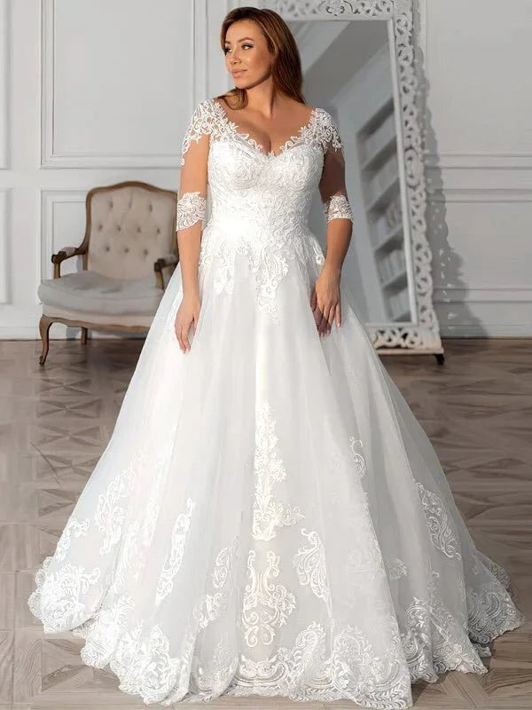 Robe de mariée dentelle grande taille, vue de face, robe de mariée élégante