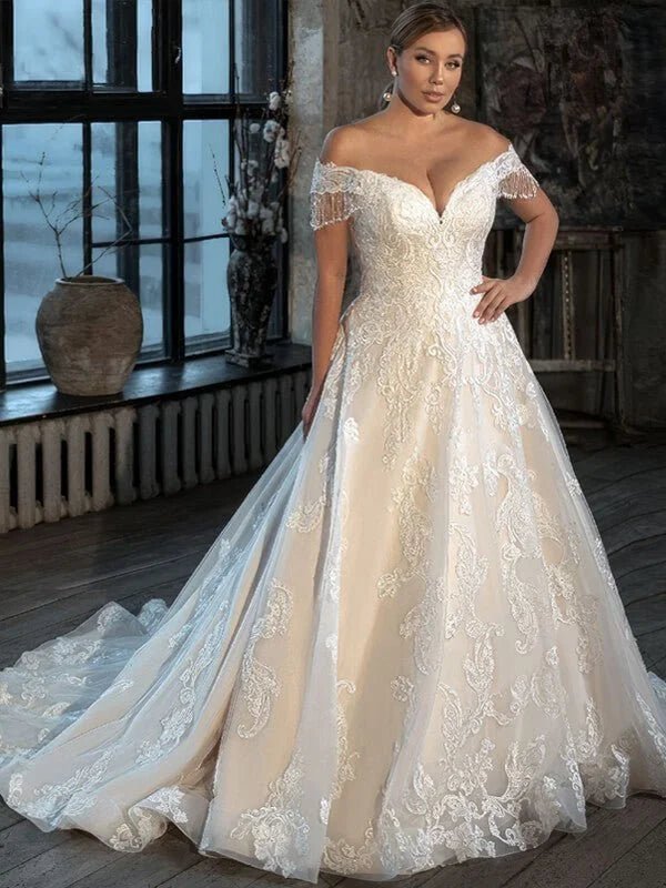 Robe de Mariée Dentelle pour Grande Taille, vue de face, robe de mariée élégante