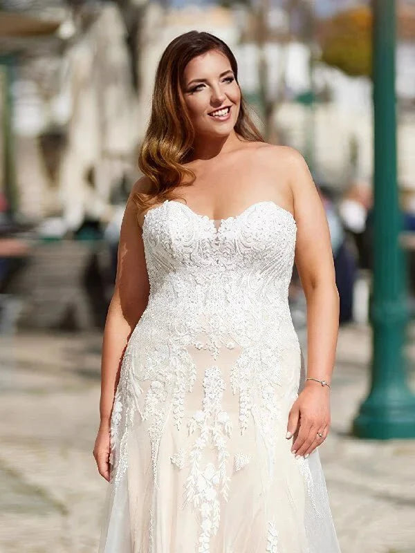 Robe de Mariée Empire Femme Ronde, vue de dos, détails et finitions