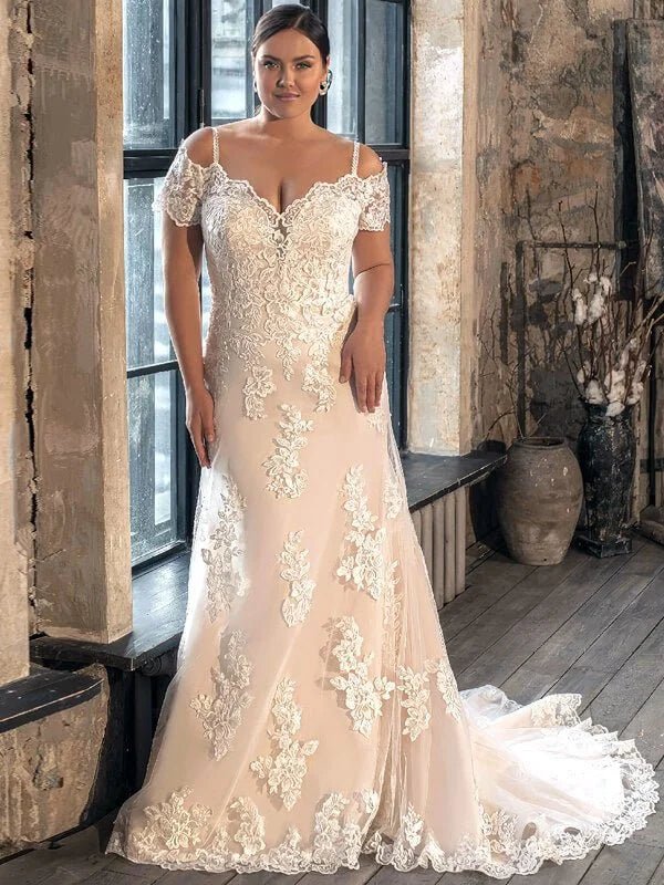Robe de mariée femme ronde dentelle, vue de face, robe de mariée élégante