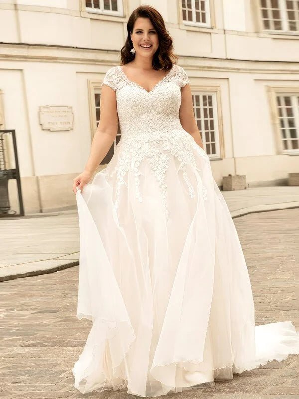 Robe de Mariée Fluide Plus Size, vue de face, robe de mariée élégante