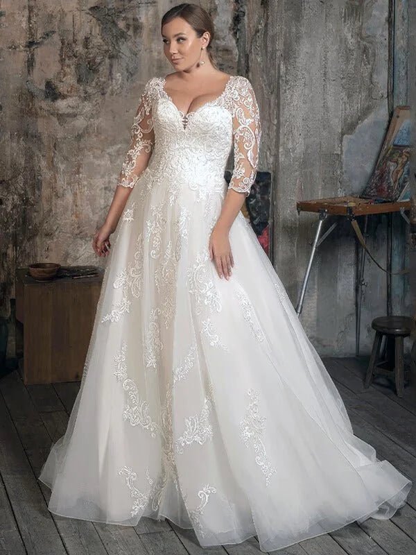 Robe de mariée grande taille fluide, vue de face, robe de mariée élégante
