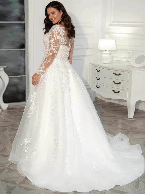 Robe de mariée grande taille manche longue, vue de dos, détails et finitions