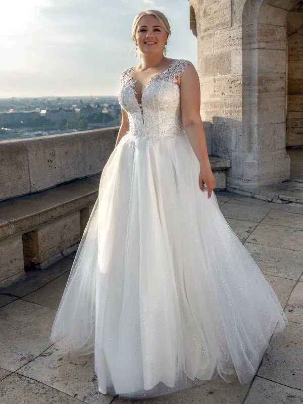 Robe de Mariée Grande Taille Marseille, vue de face, robe de mariée élégante