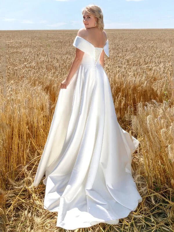 Robe de Mariée Grande Taille Satin, vue de profil, silhouette et tombé du tissu