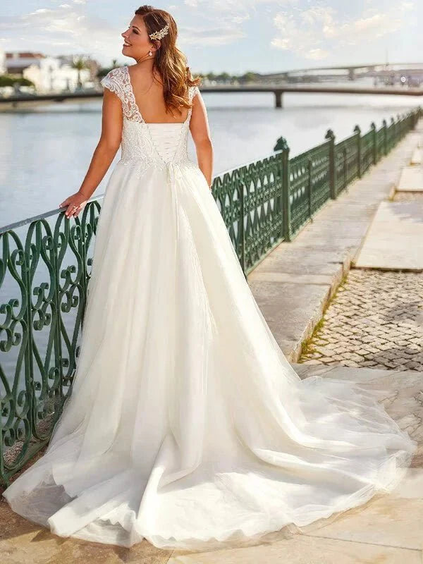 Robe de Mariée pour Femme Ronde de 50 ans, détail gros plan, broderie et ornements