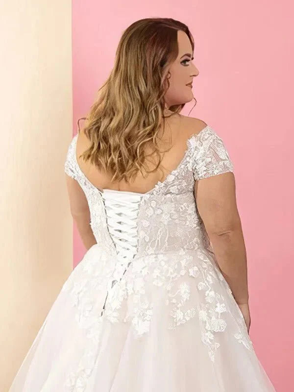 Robe de Mariée pour les Femmes Rondes, vue de profil, silhouette et tombé du tissu