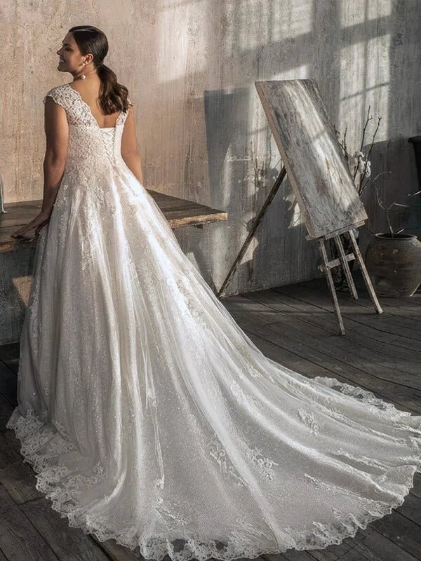 Robe de mariée ronde, détail gros plan, broderie et ornements
