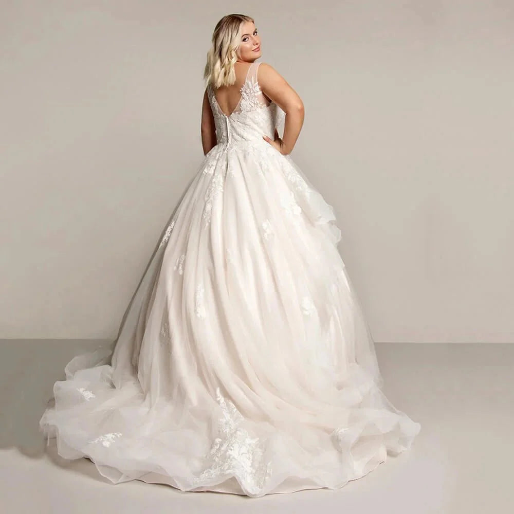 Robe Femme Ronde pour Mariage, détail gros plan, broderie et ornements