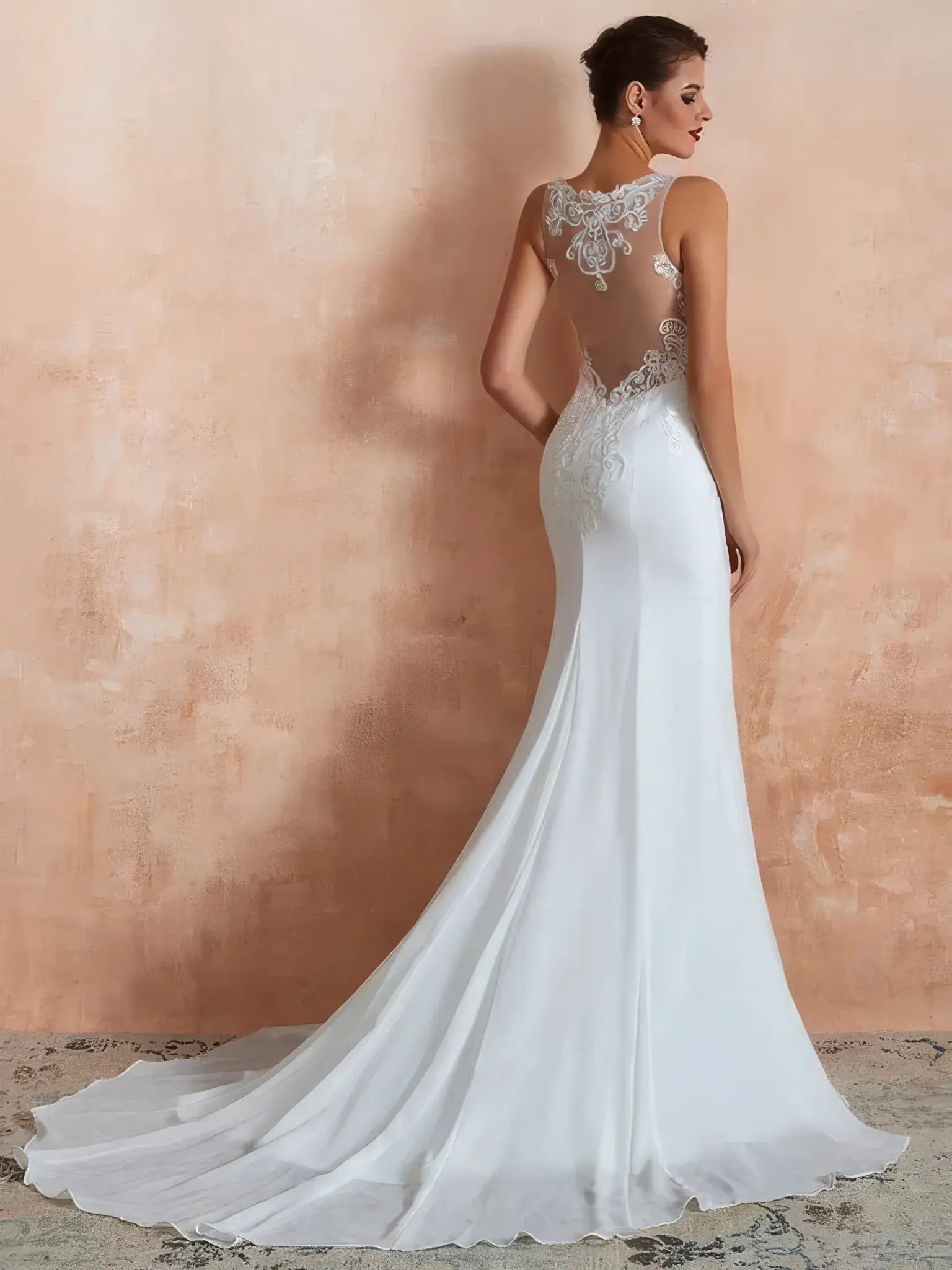 Robe de mariee sirene chic vue de dos avec boutons et coupe ajustee